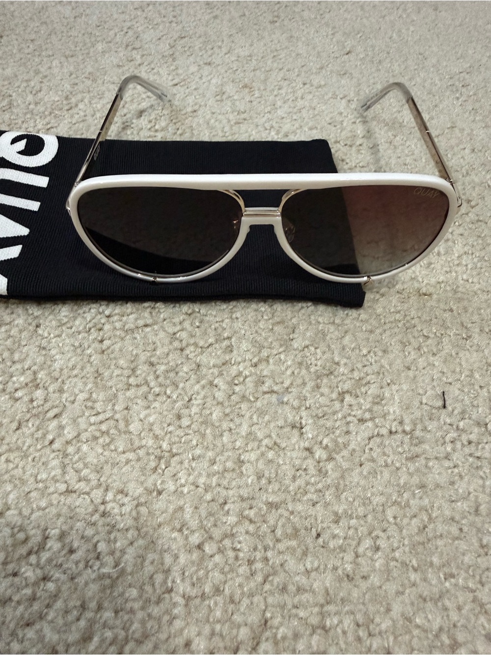 Quay Australia White Aviator Sunglasses - Picture 4 of 4